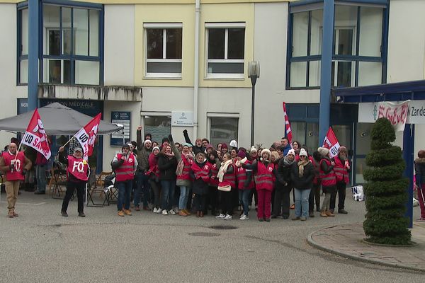 Depuis lundi 5 février, les salariés de la clinique Zander à Aix-les-Bains sont en grève pour la première fois en trente ans.