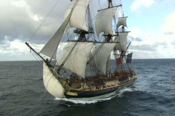 L'Hermione arrive dans la rade de Brest (Finistère), ce lundi 10 août.