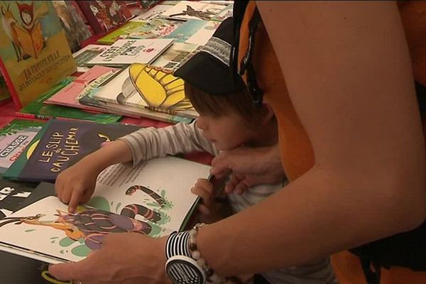 La fête du livre perché de Mostuejouls, le festival pour les petits lecteurs curieux.