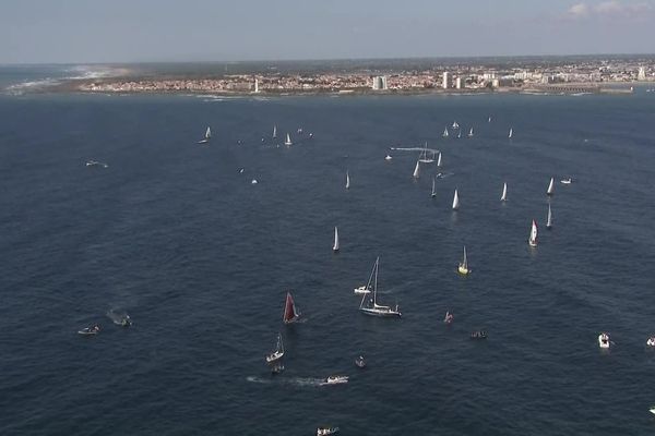 Les 16 navigateurs sont partis à 16 heurs, ce dimanche 4 septembre, pour un tour du monde à l'ancienne.