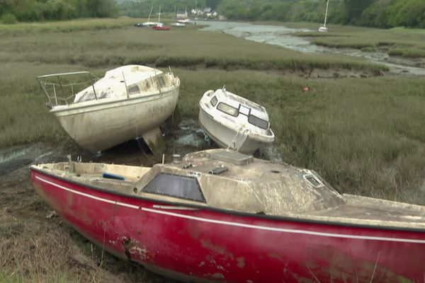 En Bretagne, près de 400 épaves de bateaux ont été recensées entre juin et décembre 2022 sur les côtes.