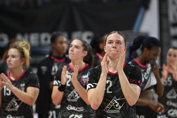 Déception des joueuses du BBH Jenny Carlson suite à leur défaite à domicile (19-24) face à Metz le mercredi 8 mai 2024, pourle compte de la 23ème journée de Ligue féminine de handball.