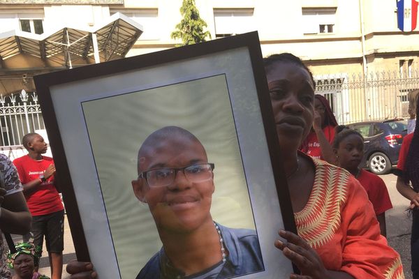 La famille de Miguel avait réclamé la vérité sur sa mort lors d'une manifestation devant la préfecture le 21 juillet 2017 