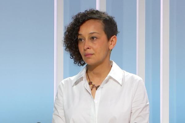 Beata Umubyeyi Mairesse a écrit "Le Convoi" qui retrace le parcours des enfants sauvés par des humanitaires, du génocide des Tutsis au Rwanda.