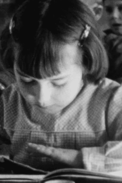 Fanfan, la seule fille dans une classe de garçon. Une journée à l'école en 1955 en Haute-Vienne (Roger Breillout)