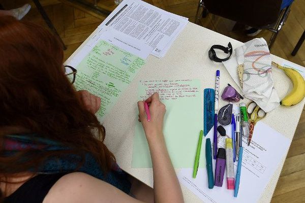 Etudiante en pleine épreuve du bac (Archives)