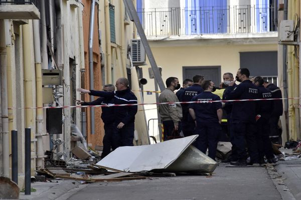 Saint-Laurent-de-la-Salanque - Les gendarmes spécialisés de l'IRCGN enquêtent dans les décombres les 3 bâtiments incendiés. Le bilan est de 8 morts - 16 février 2022.