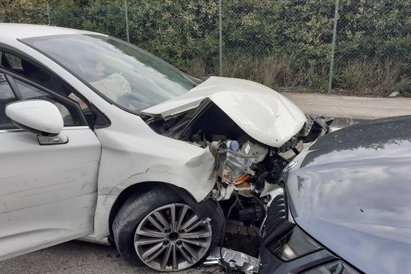 20/10/2021. Marseille : des policiers ont fait usage de leur arme pour stopper la course folle d'un automobiliste mercredi matin. 