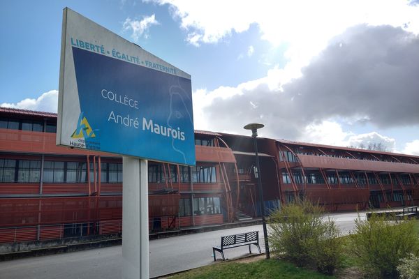 Le Collège André Maurois, l'un des plus gros établissement du département fermé pour cause de Covid jusqu'au 22 mars.