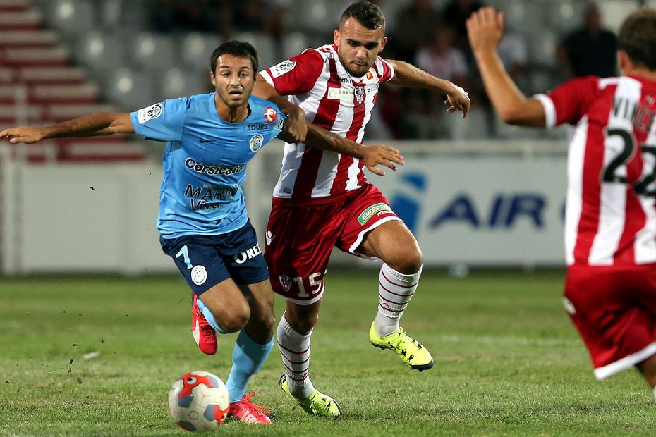 Fin De Match Houleuse Après La Victoire De Tours à Ajaccio