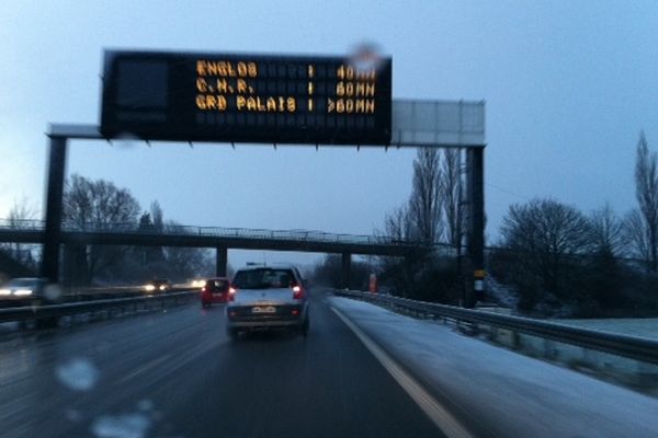 Neige et bouchons sur l'A25, ce vendredi matin. 