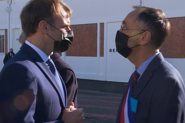 Emmanuel Macron accueilli par Robert Ménard à Béziers