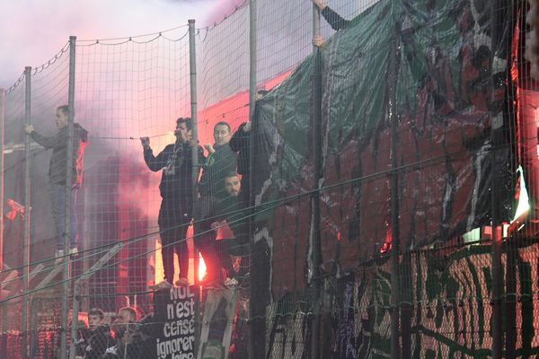 La rencontre entre Jura Sud Foot et Saint-Etienne a été perturbée par les Ultras stéphanois.