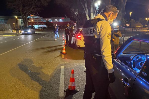 ILLUSTRATION. Un policier a été blessé samedi 6 février après qu'un véhicule ait refusé d'obtempérer à un contrôle routier.