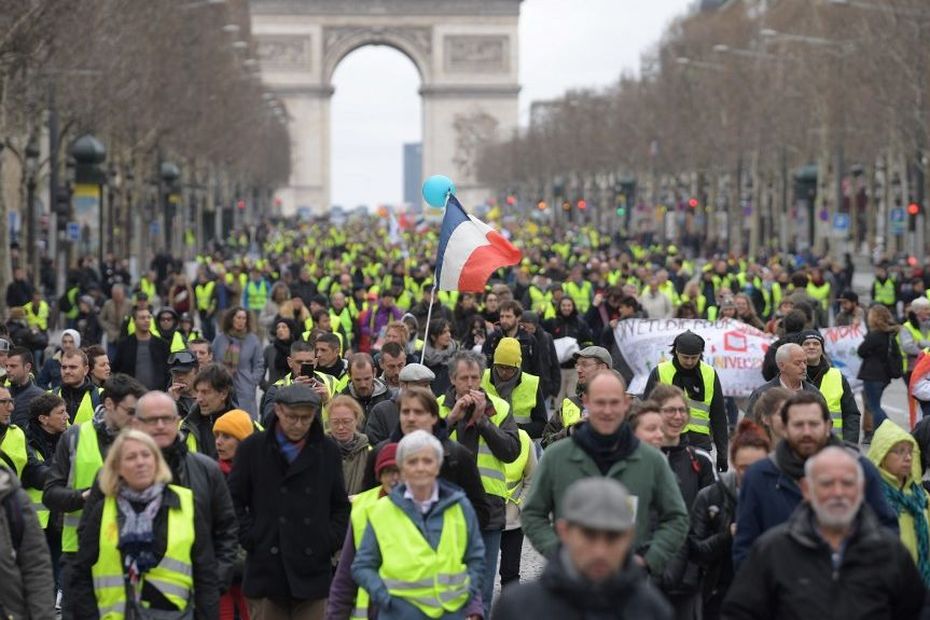 Gilets Jaunes : Le Préfet Interdit Les Manifestations Sur Les Champs ...