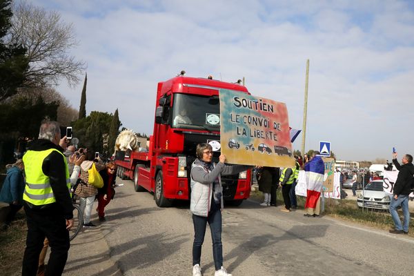 Des membres du mouvement "Le convoi de la liberté" à Avignon, ce jeudi 10 février.