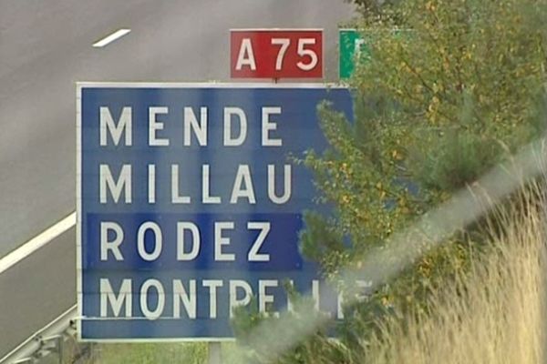 Sur l' A75 comme sur les autres routes de France, les poids-lourds paieront une écotaxe à partir du 1er juillet 2013