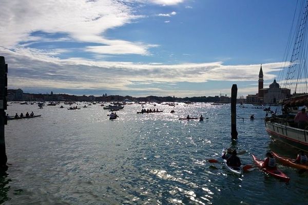 Le départ de la Vogalonga 2015 à Venise