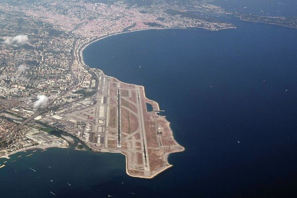 En 2018, l'aéroport de Nice a vu transiter 13,85 millions de passagers.