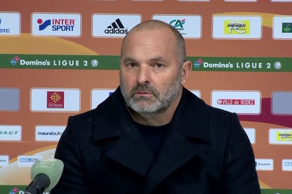 La tête des mauvais jours pour Pascal Dupraz après la défaite du Stade Malherbe de Caen à Rodez