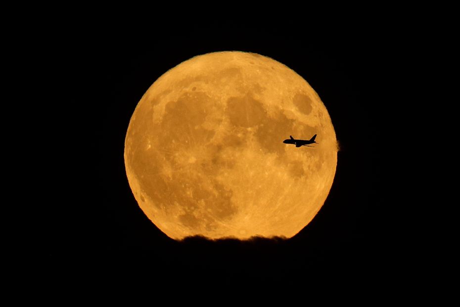 Plus grosse, plus lumineuse, on vous explique tout sur la Super lune qui  va éclairer le ciel ce lundi soir