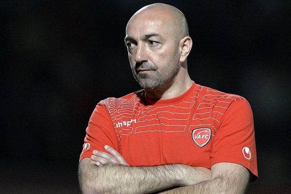 David Le Frapper a fait appel à trois jeunes de la post-formation de Valenciennes pour pallier les blessures et suspensions de plusieurs joueurs de son équipe.