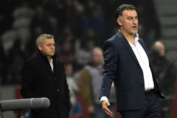 Christophe Galtier (au premier plan) et Bruno Genesio, le 1er décembre 2018 au stade Pierre-Mauroy.