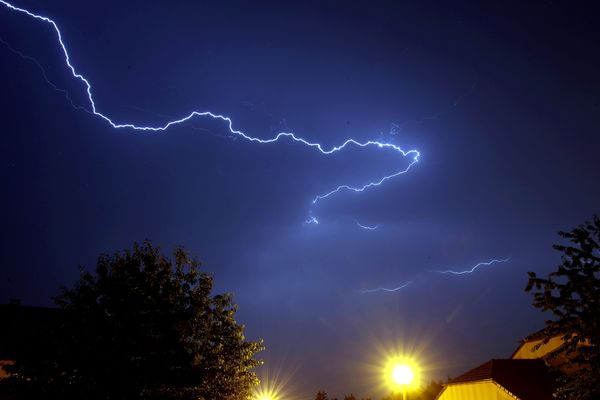 Orages En Ile De France Ce N Est Pas Termine La Region Parisienne En Vigilance Jaune Jeudi [ 400 x 600 Pixel ]