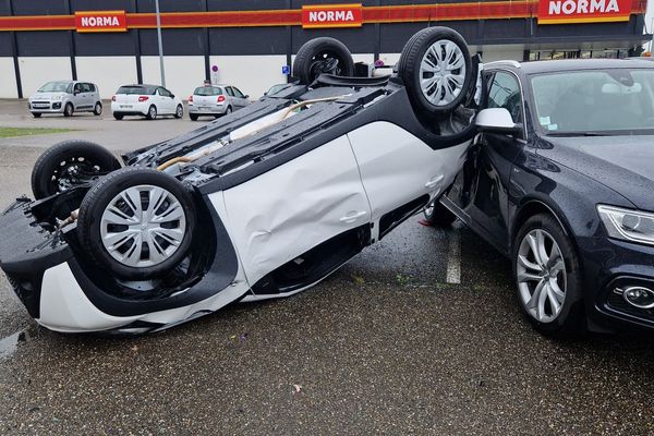 Une tornade détruit trois véhicules à Brumath dans le Bas-Rhin.