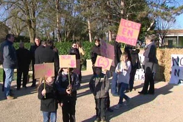 A Mauprévoir ( 86), le 7 avril, les parents ont occupé l'école menacée de fermeture