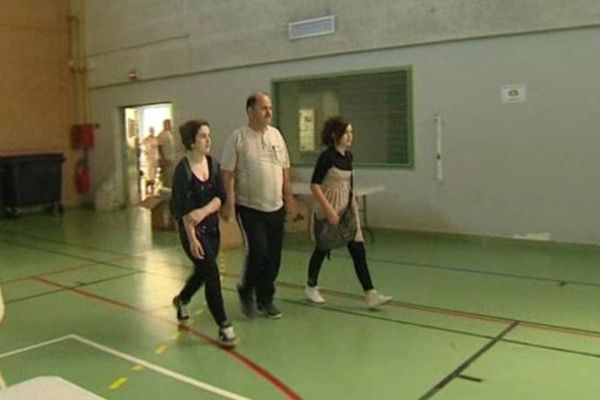 La famille Shabaï dans le gymnase Verlaguet, à Clermont-Ferrand