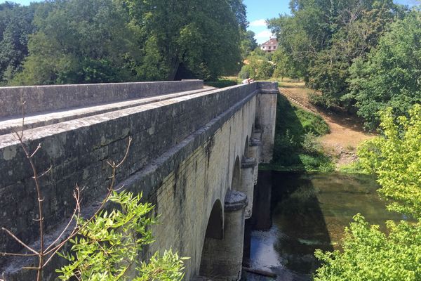 Le pont canal de Châtillon sur Cher, une construction toujours intacte