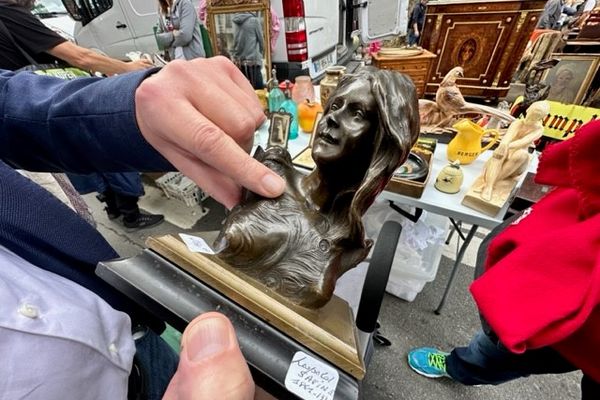 Un buste Léopold Saviné en bronze sur la braderie de Lille - édition 2023.