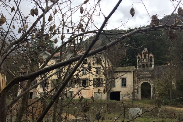 Une ancienne malterie en Haute-Loire : un lieu idéal pour pratiquer l'Urbex ou exploration urbaine, la visite en images de friches industrielles.