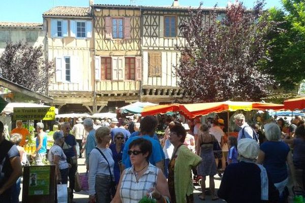 Chaque lundi matin, Mirepoix s'anime autour de son grand marché