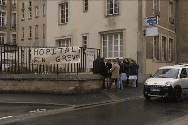 une grève illimitée commence à l'hôpital de Bayeux. 