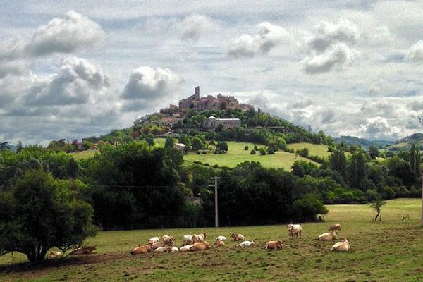 Cordes sous un ciel de traîne