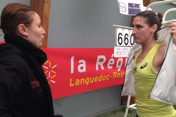 A gauche, la capitaine de l'ASPTT Montpellier, Séverine Beltrame avec la nouvelle recrue Virginie Razzano après la victoire de l'équipe.