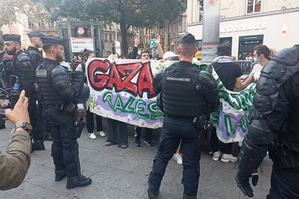 Préalablement interdite, une manifestation s'est tout de même tenue en soutien à Gaza, le 9 octobre à Lyon, dans le quartier de la Guillotière.