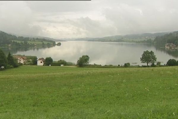 Malbuisson : le Lac Saint Point, sans Voie Verte