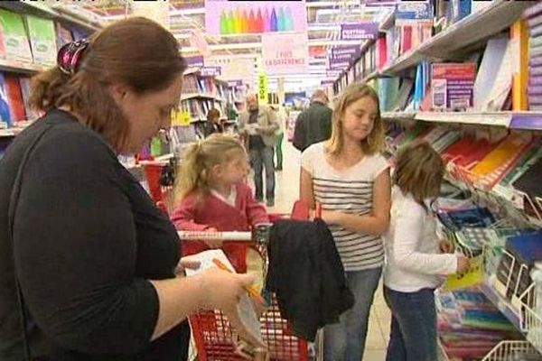 La course aux fournitures scolaires.