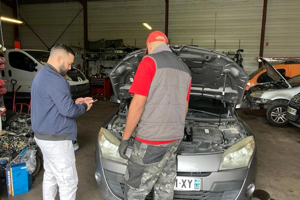 Des centaines d'automobilistes sont victimes, depuis quinze jours de panne. Leur carburant aurait été coupé à l'eau.