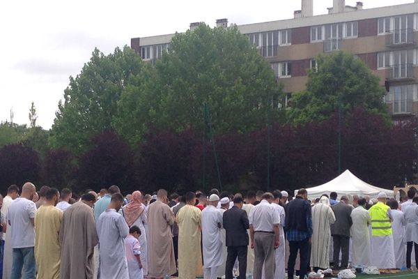 Prière pour Aïd el-Fitr à Amiens le 17 juillet 2015. (Antoine Armand / France 3 Picardie)