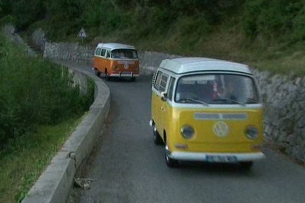 Combi Volkswagen sur les routes des Alpes-Maritimes