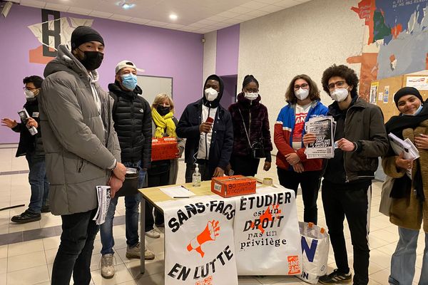 Les sans-facs occupent l'Université Paris-Nanterre depuis le 27 octobre.