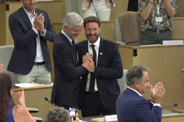 Élection du nouveau président de la Région Auvergne Rhône-Alpes : le savoyard Fabrice Pannekoucke vient d'être élu. À ses côtés, Laurent Wauquiez, à la tête de la collectivité durant 8 ans passe la main. 5/9/24