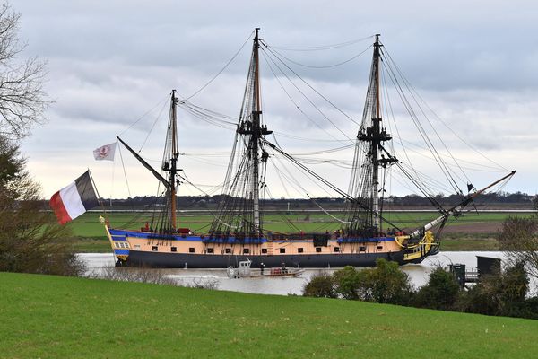 Photo prise lorsque l'Hermione a quitté Rochefort, le 30 janvier 2018.