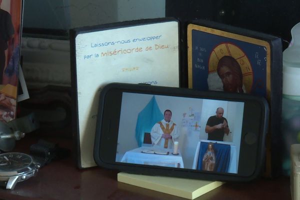 A Mornant, la messe est en ligne et traduite en langue des signes