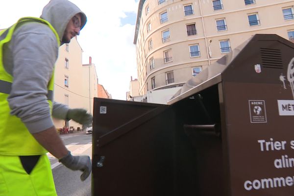 Depuis octobre 2021, 2041 bornes ont été installées sur l'ensemble des communes de la Métropole. Le cap des 10 000 tonnes de déchets collectés vient d'être franchi.