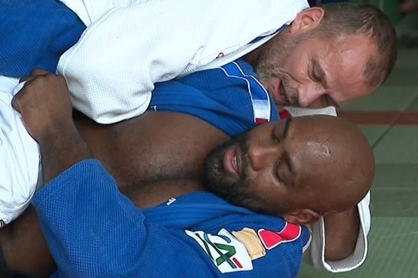 Teddy Riner ne participera pas aux mondiaux cette année mais participe quand même au stage de préparation de l'équipe de France à Houlgate